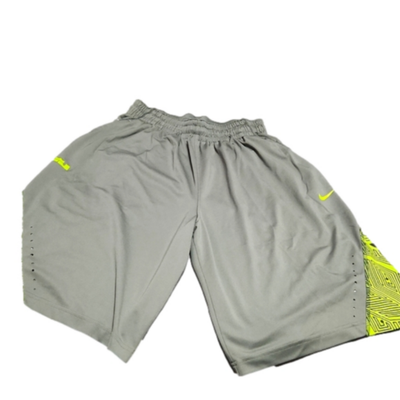 Mens Nike shorts size XL - Picture 1 of 2